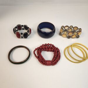Costume Jewelry Bracelet Lot of 8 Mix of Bangles & Beaded Elastic Slip On